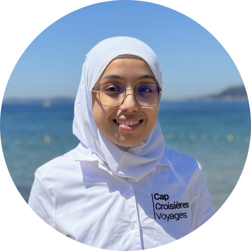 Portrait de Seliha, Chargée de communication dans votre agence de voyages Cap Croisières Voyages