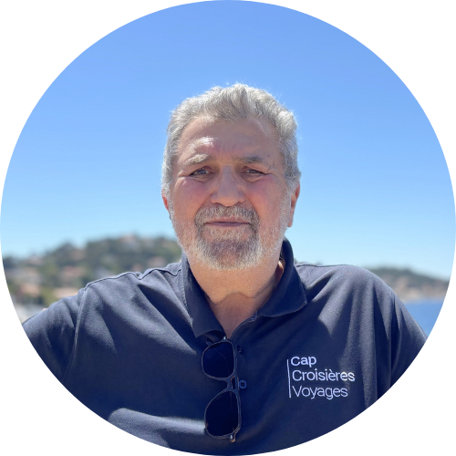 Portrait de Thierry, chauffeur de la navette Cap Croisières Voyages pour des départs de votre domicile en tout confort